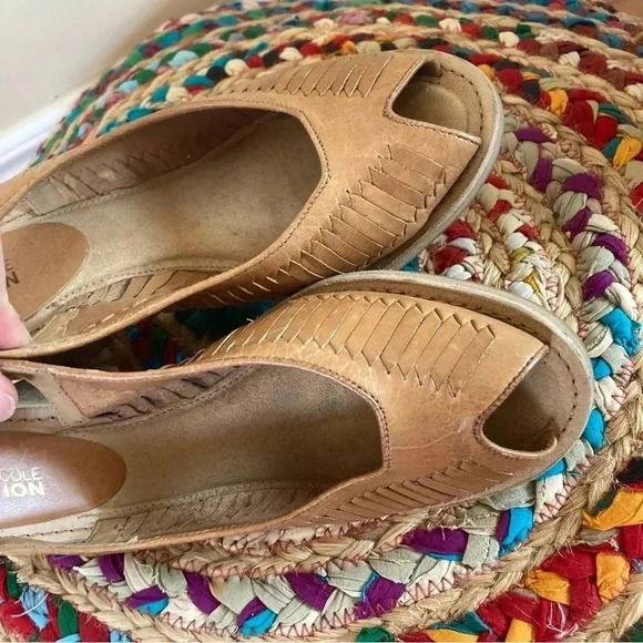 Kenneth Cole  Reaction tan leather wedges - Picture 5 of 5